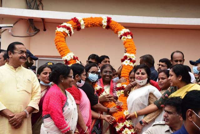 ଭୁବନେଶ୍ୱରରେ ପହଞ୍ଚିଲେ ଏନଡିଏ ରାଷ୍ଟ୍ରପତି ପ୍ରାର୍ଥିନୀ ଦ୍ରୌପଦୀ ମୁର୍ମୁ